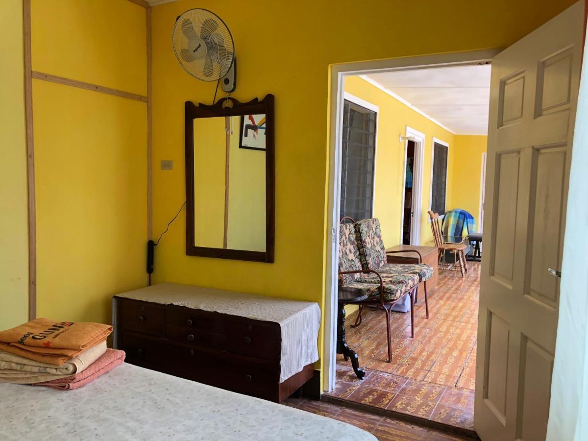 Nat'S Place Трежър Бийч Екстериор снимка